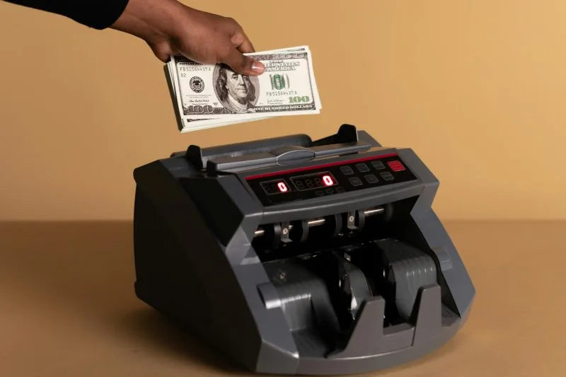 Automated cash counting machine processing payday loan payment transactions